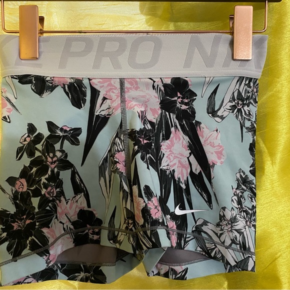 nike shorts - Picture 3 of 5